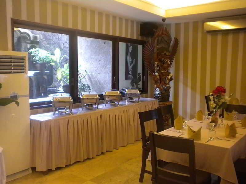 Urbanview Hotel Taman Suci Denpasar Bali Exterior foto