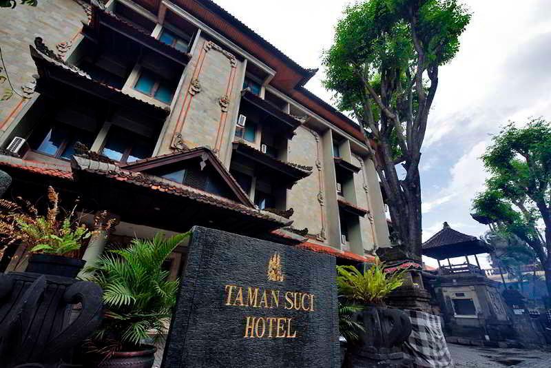 Urbanview Hotel Taman Suci Denpasar Bali Exterior foto