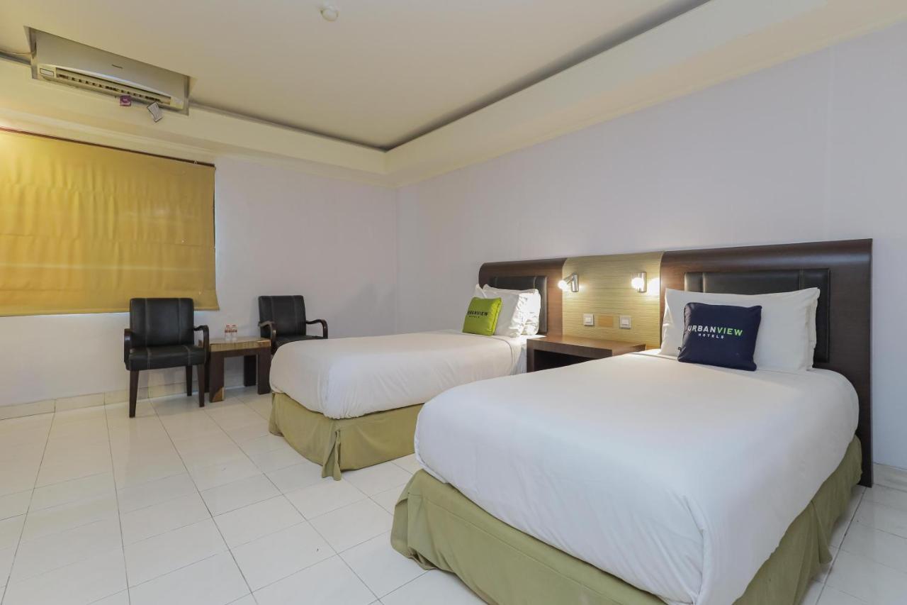 Urbanview Hotel Taman Suci Denpasar Bali Exterior foto
