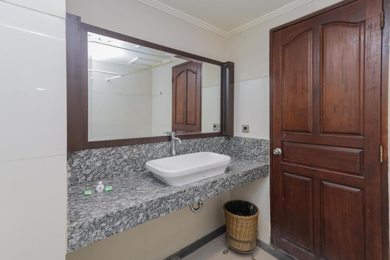 Urbanview Hotel Taman Suci Denpasar Bali Exterior foto