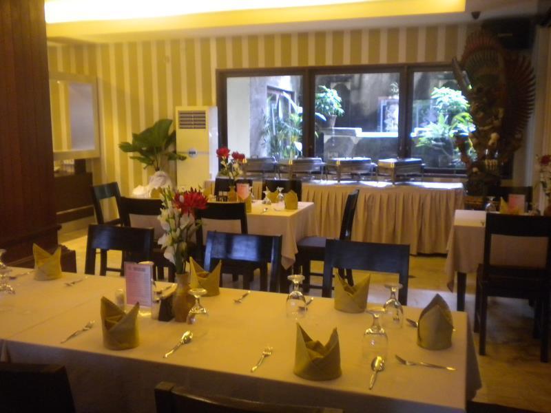Urbanview Hotel Taman Suci Denpasar Bali Exterior foto