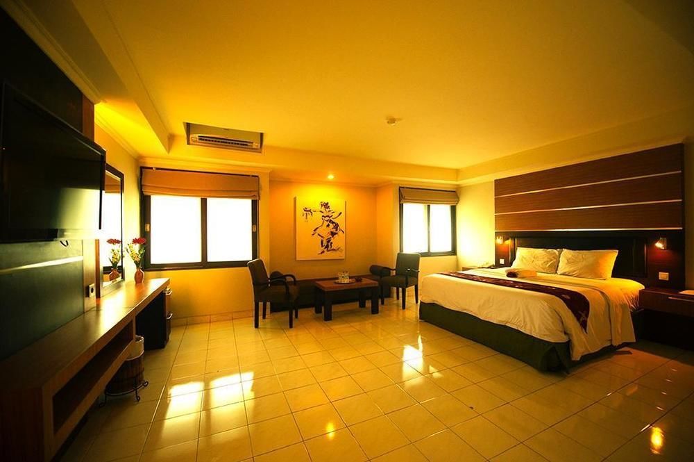 Urbanview Hotel Taman Suci Denpasar Bali Exterior foto