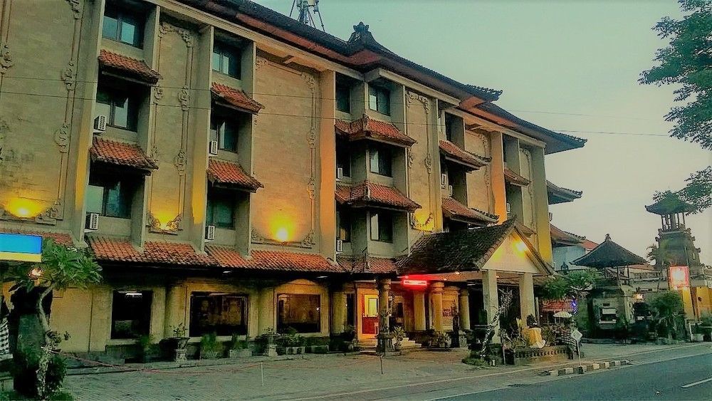 Urbanview Hotel Taman Suci Denpasar Bali Exterior foto